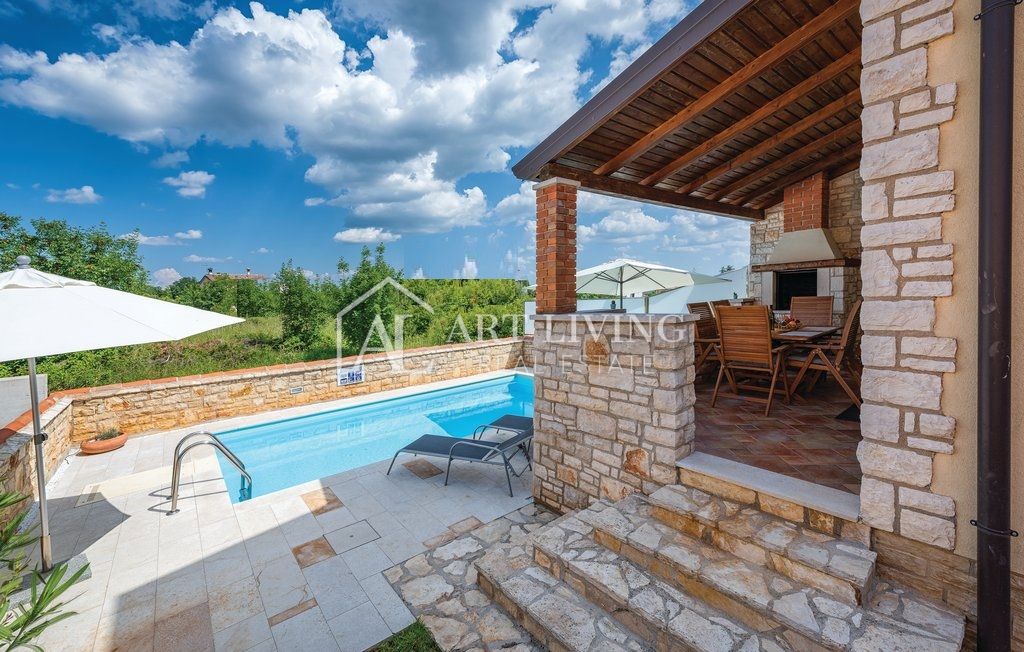 Umago - dintorni, villa bifamiliare con piscina, a 300 m dal mare, posizione TOP