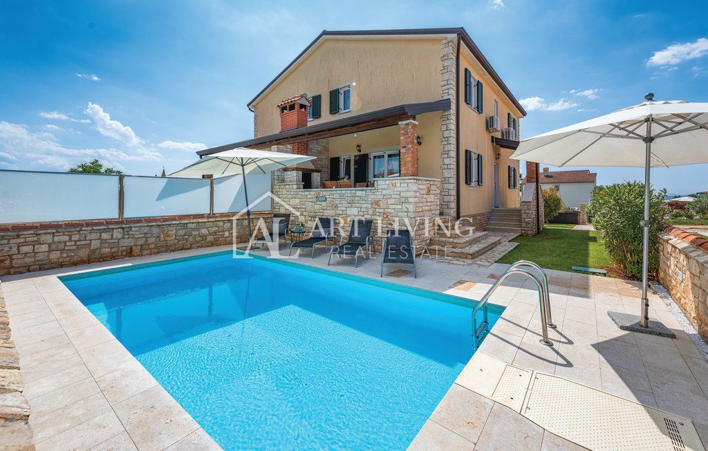 Umago - dintorni, villa bifamiliare con piscina, a 300 m dal mare, posizione TOP