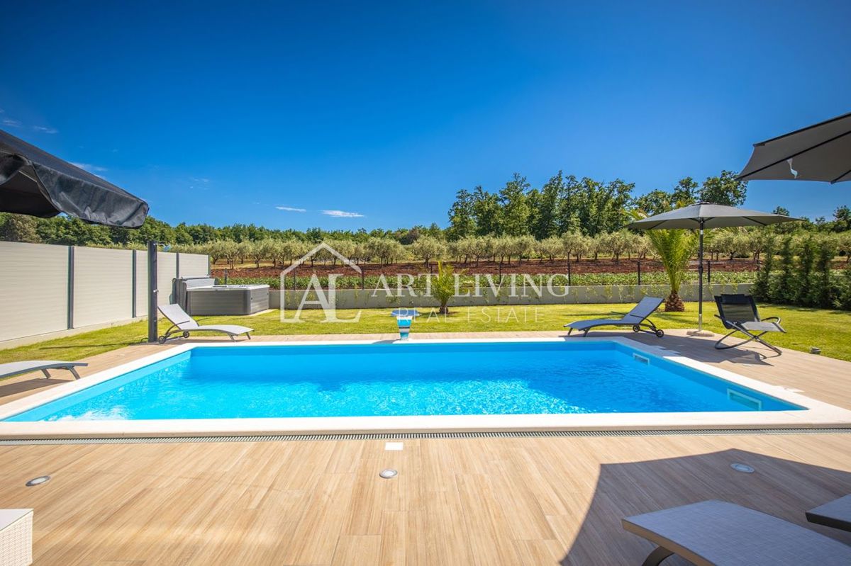 Istria, Parenzo, dintorni - villa di lusso con piscina in una posizione tranquilla e bellissima