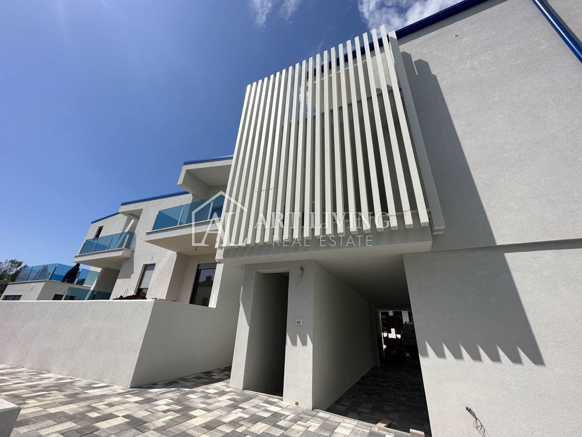 Umago, dintorni - appartamento arredato con stile al primo piano di un nuovo edificio - OCCASIONE