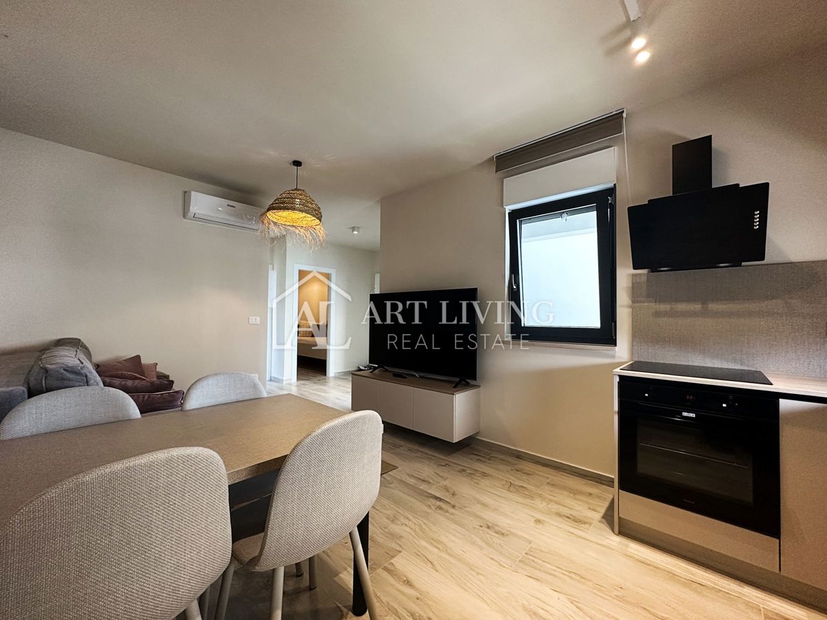 Umago, dintorni - appartamento arredato con stile al primo piano di un nuovo edificio - OCCASIONE
