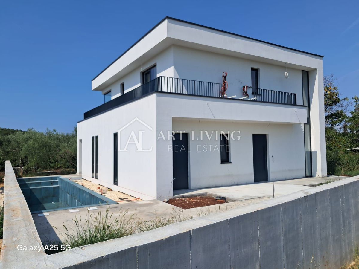 Parenzo, dintorni – casa moderna con piscina – NUOVA COSTRUZIONE