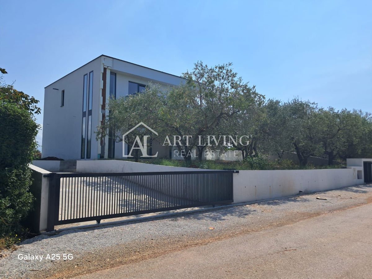 Parenzo, dintorni – casa moderna con piscina – NUOVA COSTRUZIONE