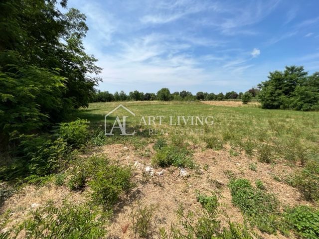 Poreč - dintorni, terreno edificabile in un villaggio idilliaco a 14 km dal mare