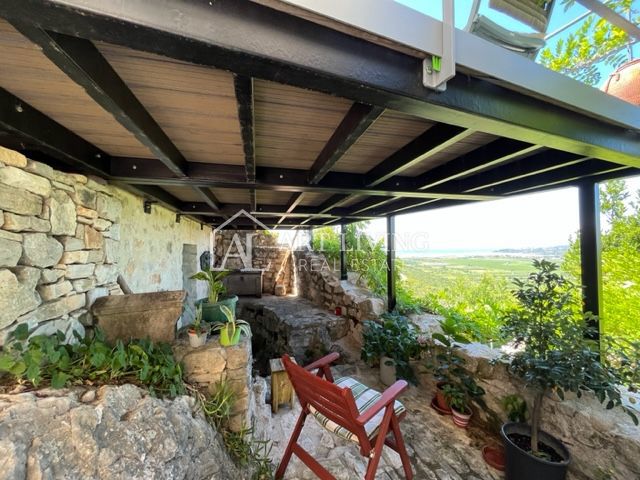 Buje - dintorni, villa istriana in pietra con una vista unica sul mare e sul paesaggio