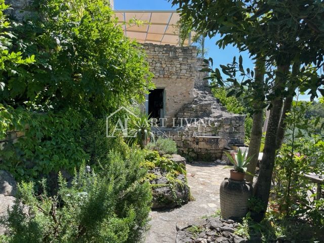 Buje - dintorni, villa istriana in pietra con una vista unica sul mare e sul paesaggio