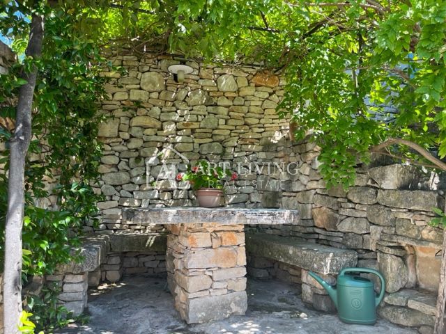 Buje - dintorni, villa istriana in pietra con una vista unica sul mare e sul paesaggio