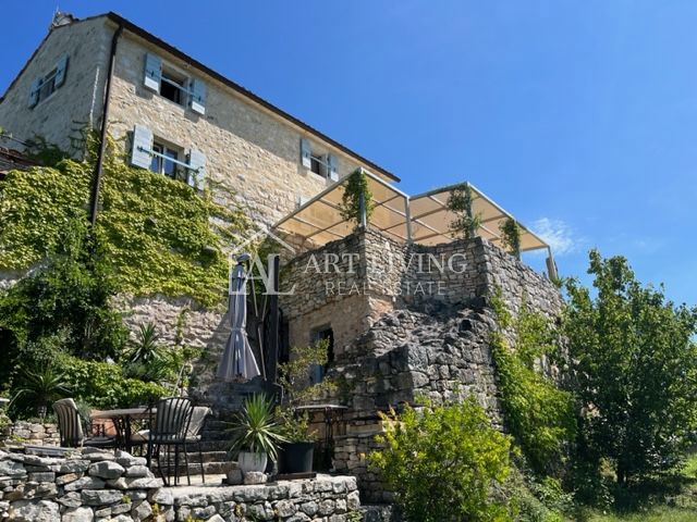 Buje - dintorni, villa istriana in pietra con una vista unica sul mare e sul paesaggio