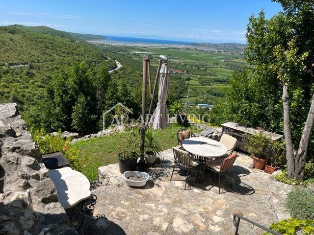 Buje - dintorni, villa istriana in pietra con una vista unica sul mare e sul paesaggio