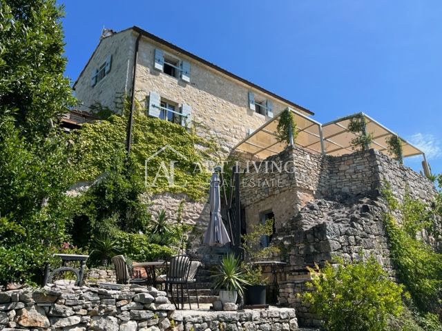 Buje - dintorni, villa istriana in pietra con una vista unica sul mare e sul paesaggio