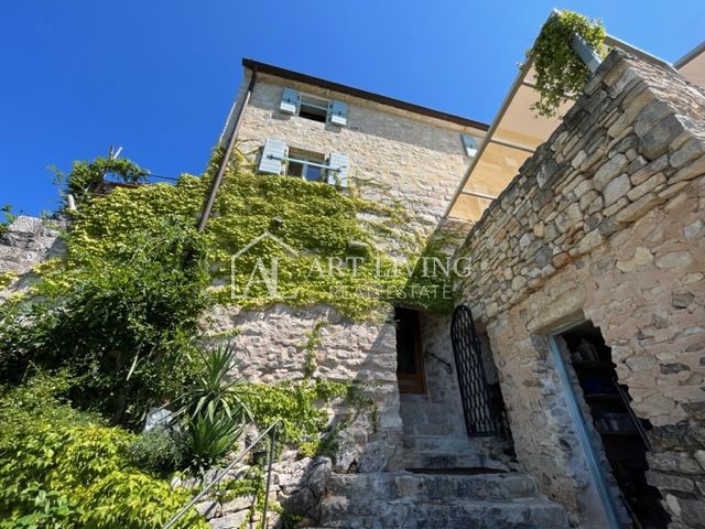 Buje - dintorni, villa istriana in pietra con una vista unica sul mare e sul paesaggio