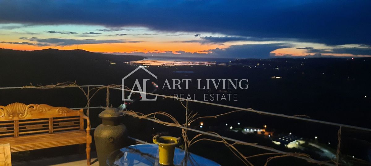Buje - dintorni, villa istriana in pietra con una vista unica sul mare e sul paesaggio