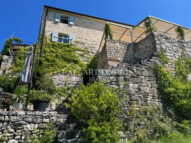 Buje - dintorni, villa istriana in pietra con una vista unica sul mare e sul paesaggio