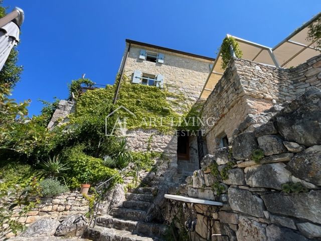 Buje - dintorni, villa istriana in pietra con una vista unica sul mare e sul paesaggio