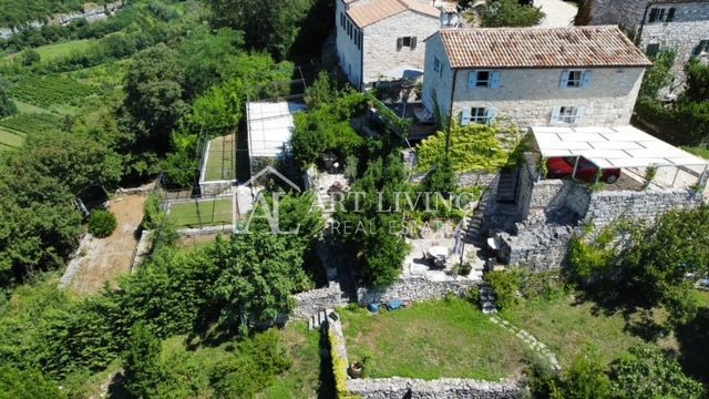 Buje - dintorni, villa istriana in pietra con una vista unica sul mare e sul paesaggio