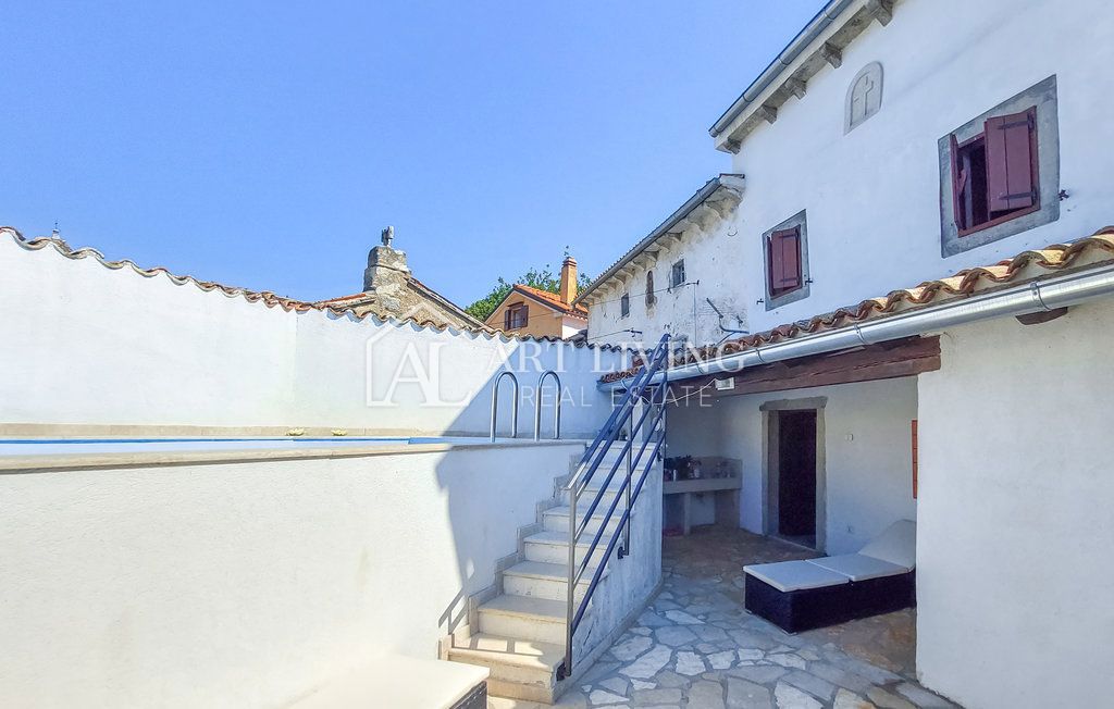 Istria, Pinguente, dintorni - casa autoctona ristrutturata con piscina in stile istriano