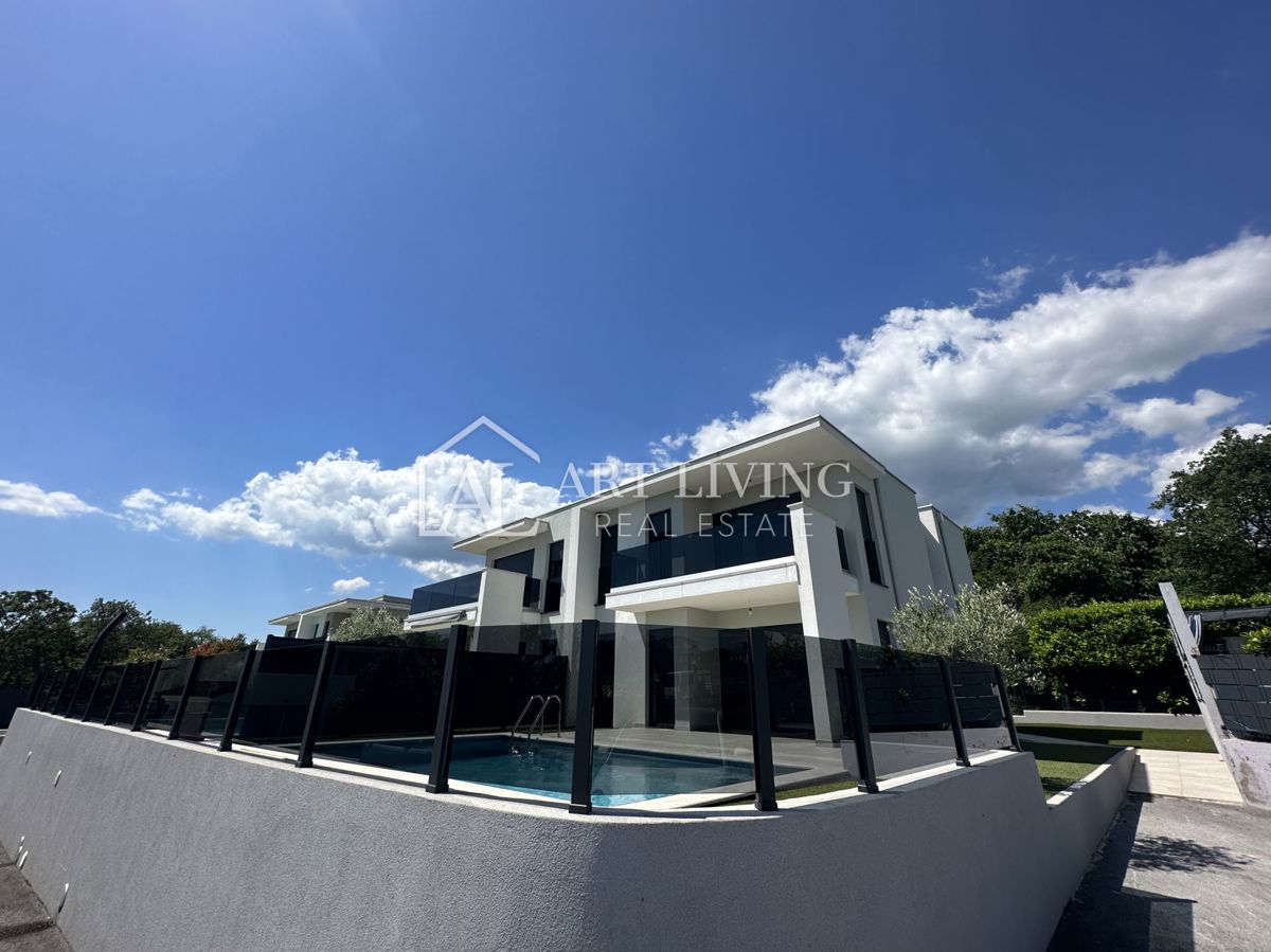 Istria, Umago, dintorni – moderna villa bifamiliare con piscina, a 1,3 km dal mare