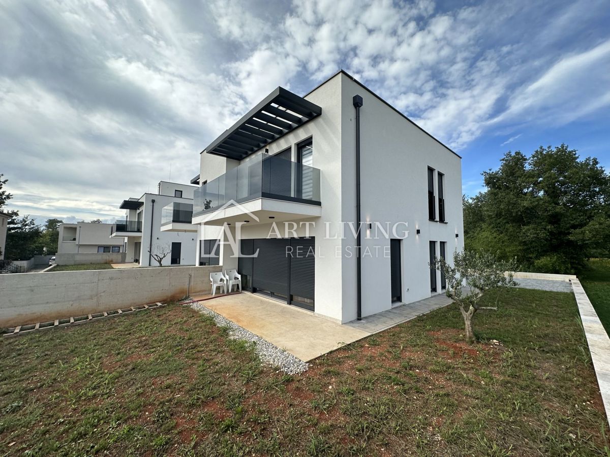NOVIGRAD, dintorni - CASA DOPPIA MODERNA DI DESIGN IN POSIZIONE ECCEZIONALE - A SOLI 300 m DAL MARE