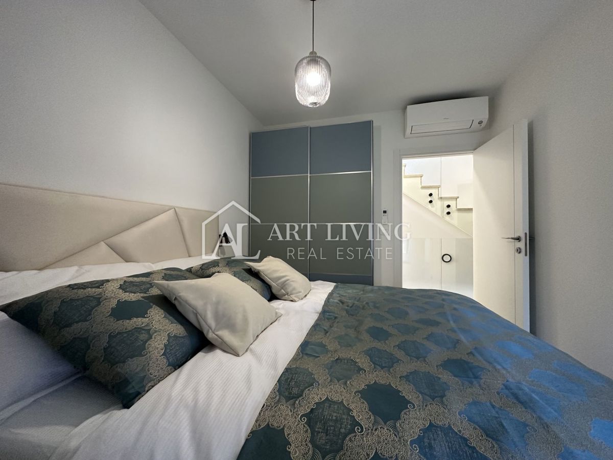 NOVIGRAD, dintorni - CASA DOPPIA MODERNA DI DESIGN IN POSIZIONE ECCEZIONALE - A SOLI 300 m DAL MARE