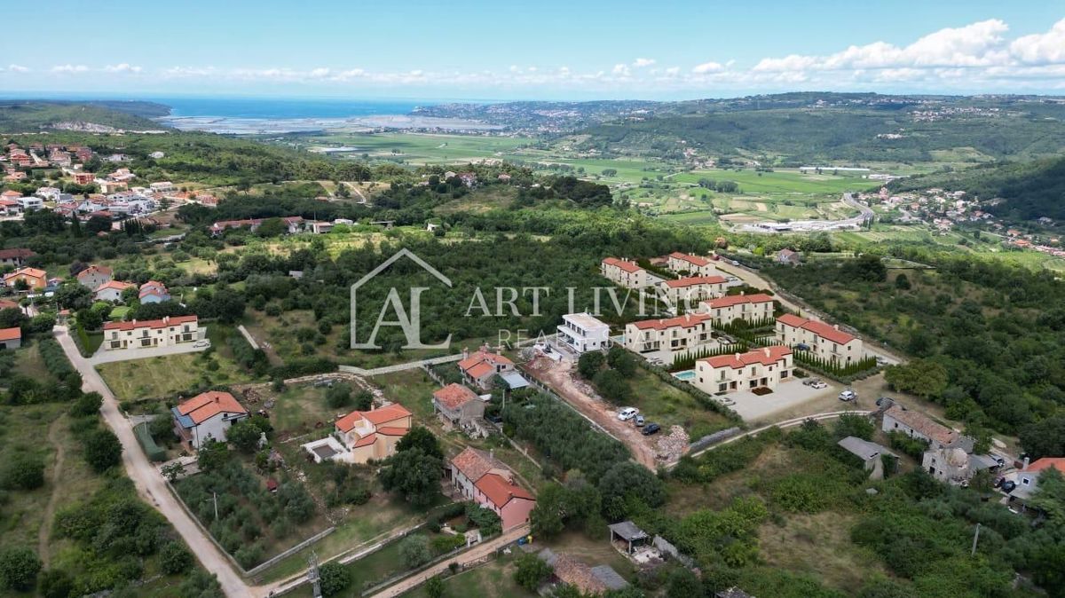 Buje, Kaštel – NUOVA COSTRUZIONE, attraente casa a schiera con piscina
