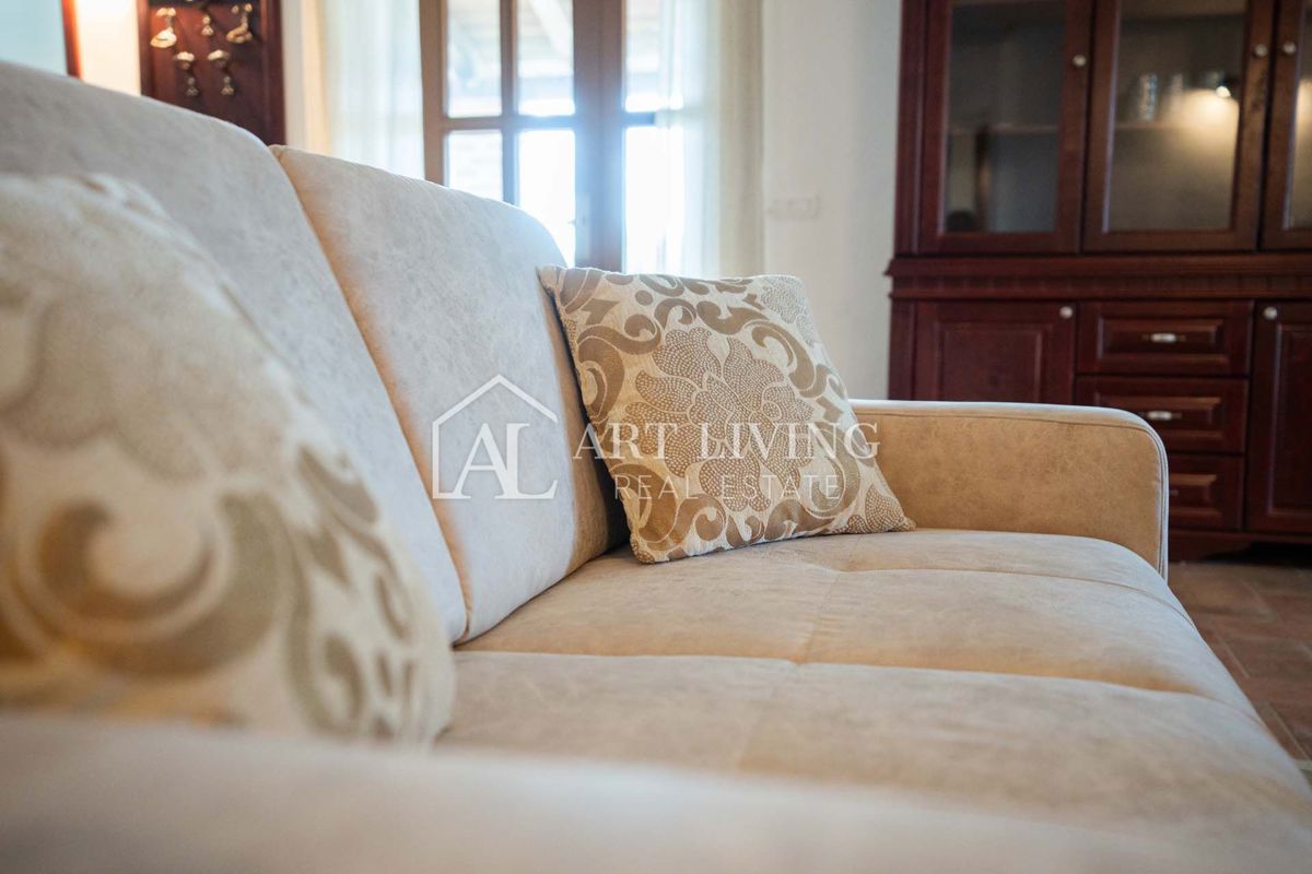 Parenzo, dintorni - villa rustica in pietra con piscina in stile istriano