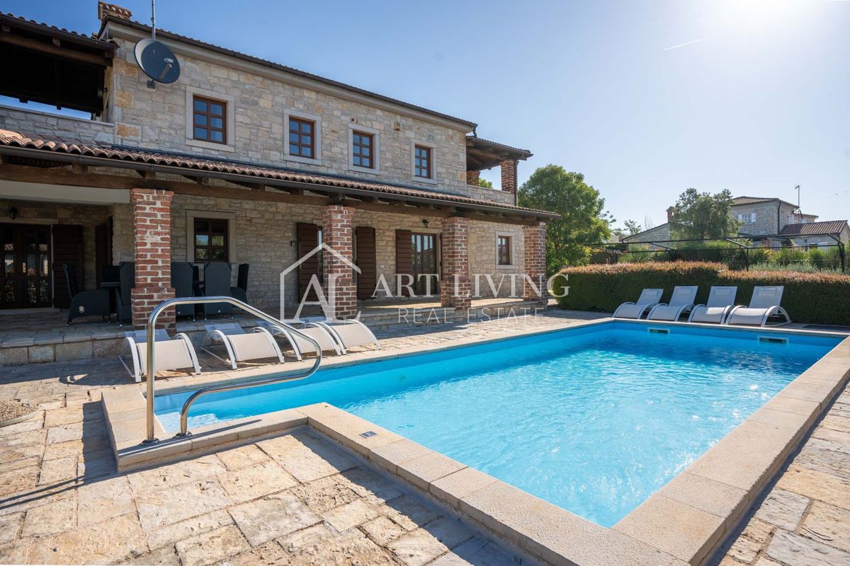 Parenzo, dintorni - villa rustica in pietra con piscina in stile istriano