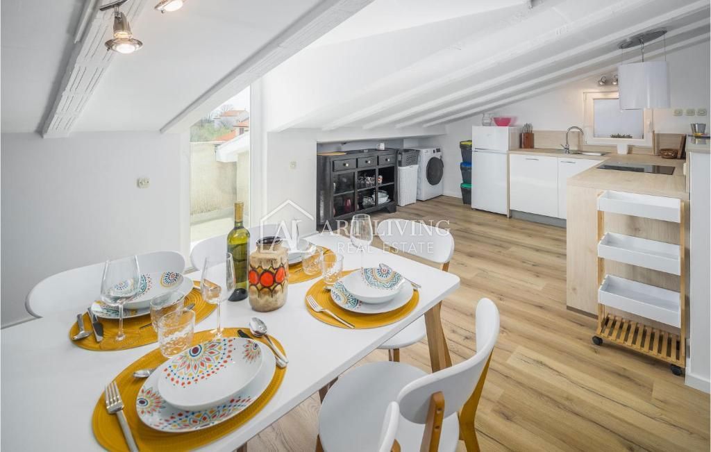 Porec-dintorni, casa spaziosa indipendente 320 m2, con piscina