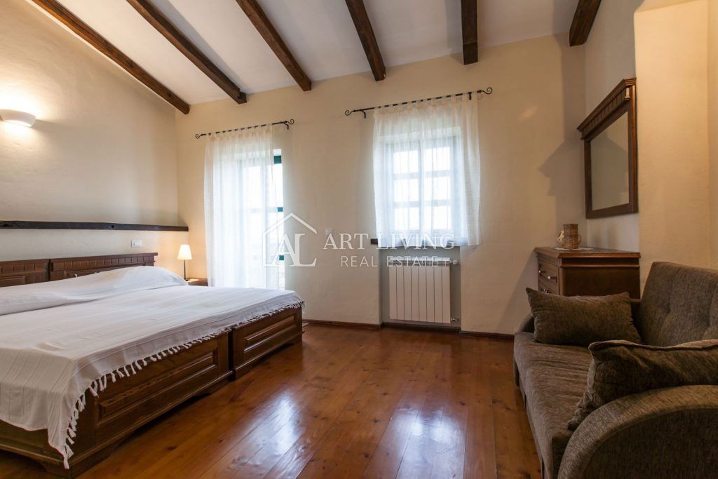 Poreč-dintorni, Villa rustica in pietra in stile istriano con piscina