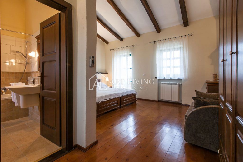 Poreč-dintorni, Villa rustica in pietra in stile istriano con piscina