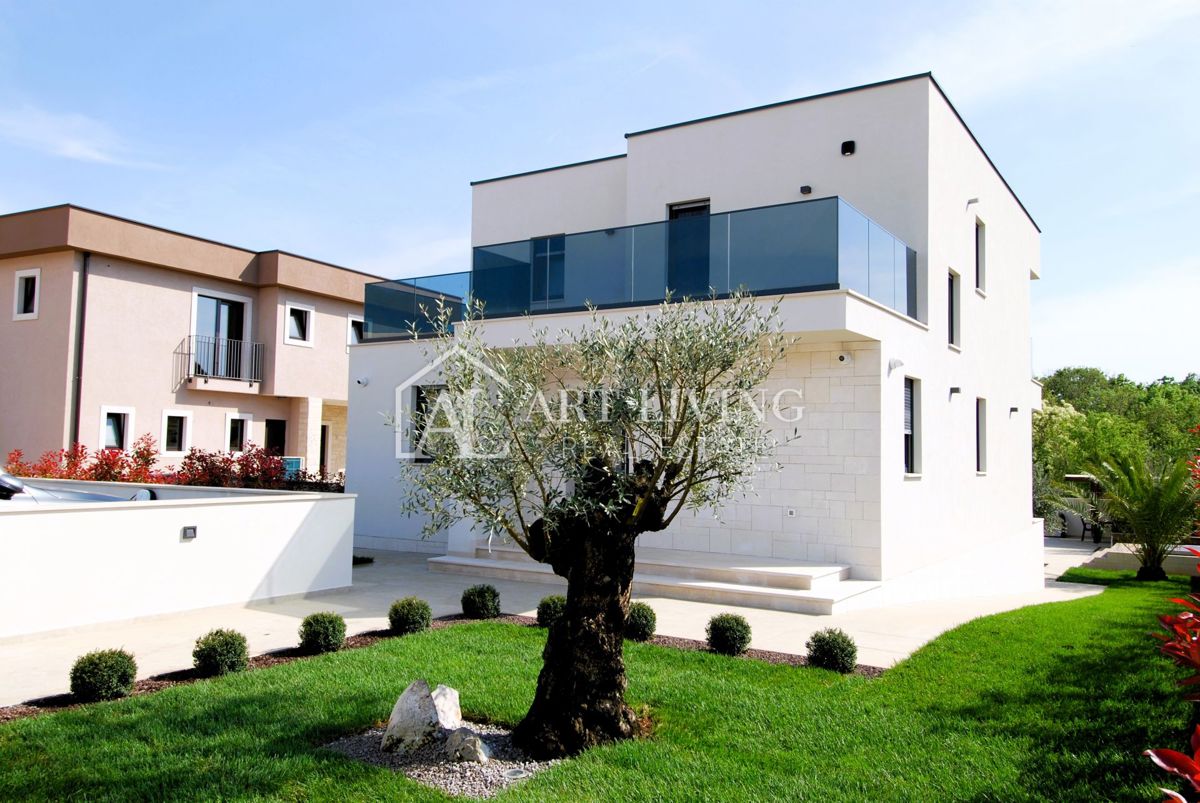 Istria, Parenzo - lussuosa villa moderna con piscina