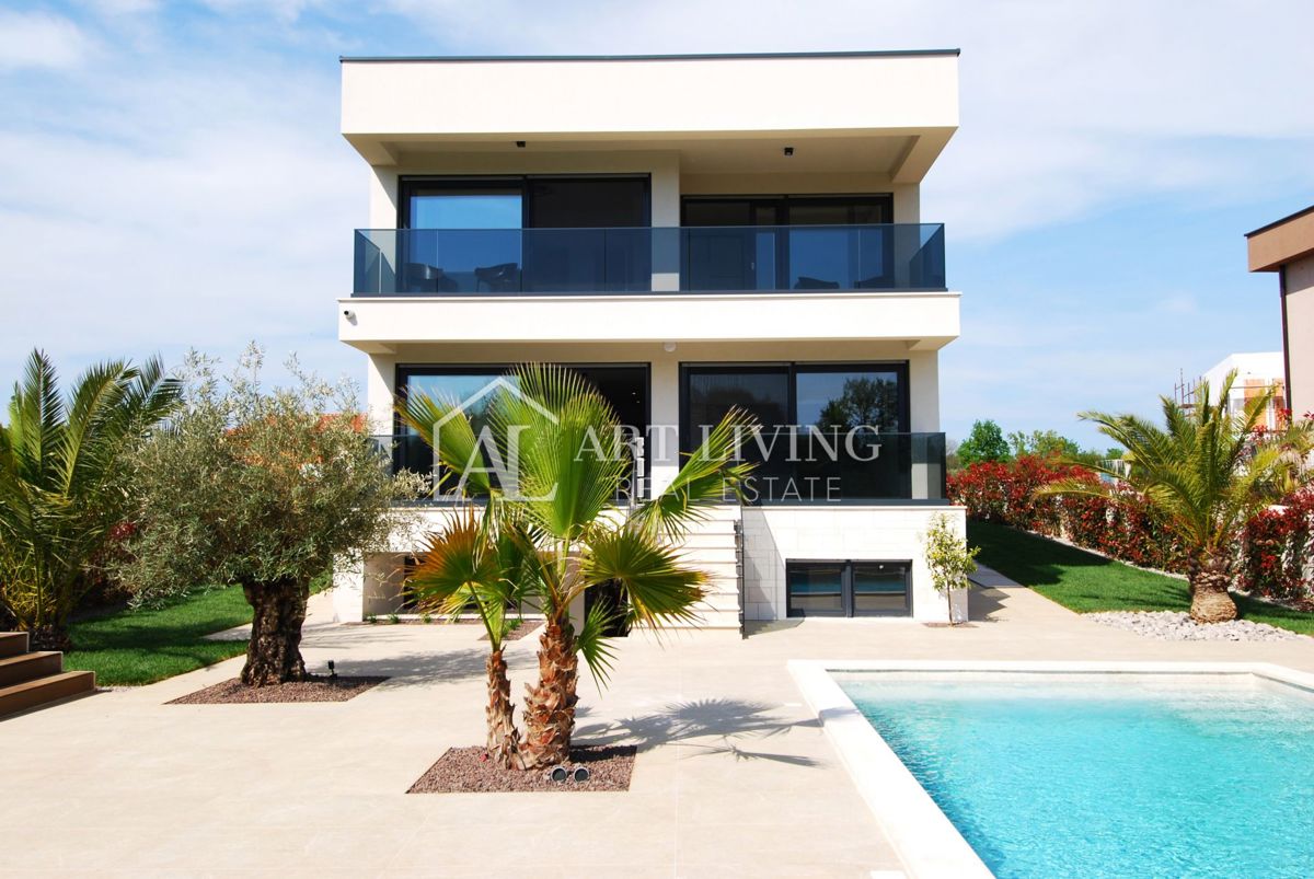 Istria, Parenzo - lussuosa villa moderna con piscina