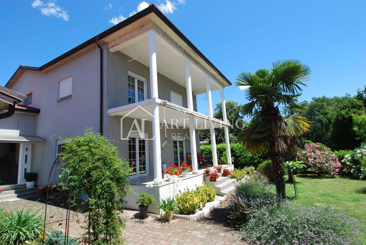 Istria, Umago, dintorni -  bella casa spaziosa in una posizione veramente tranquilla