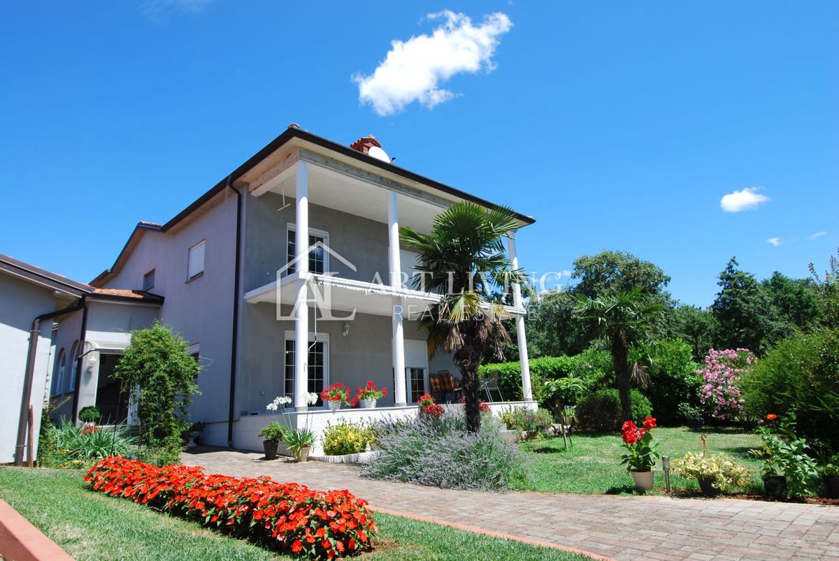 Istria, Umago, dintorni -  bella casa spaziosa in una posizione veramente tranquilla