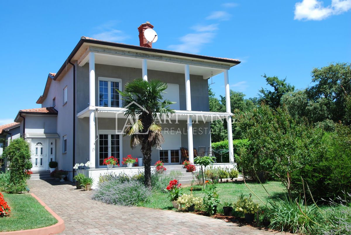 Istria, Umago, dintorni -  bella casa spaziosa in una posizione veramente tranquilla