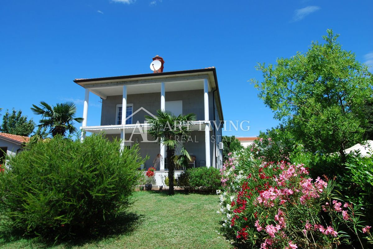 Istria, Umago, dintorni -  bella casa spaziosa in una posizione veramente tranquilla