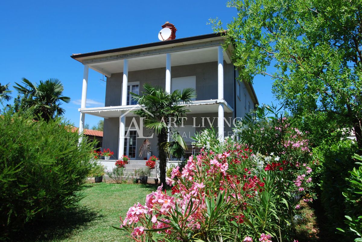 Istria, Umago, dintorni -  bella casa spaziosa in una posizione veramente tranquilla