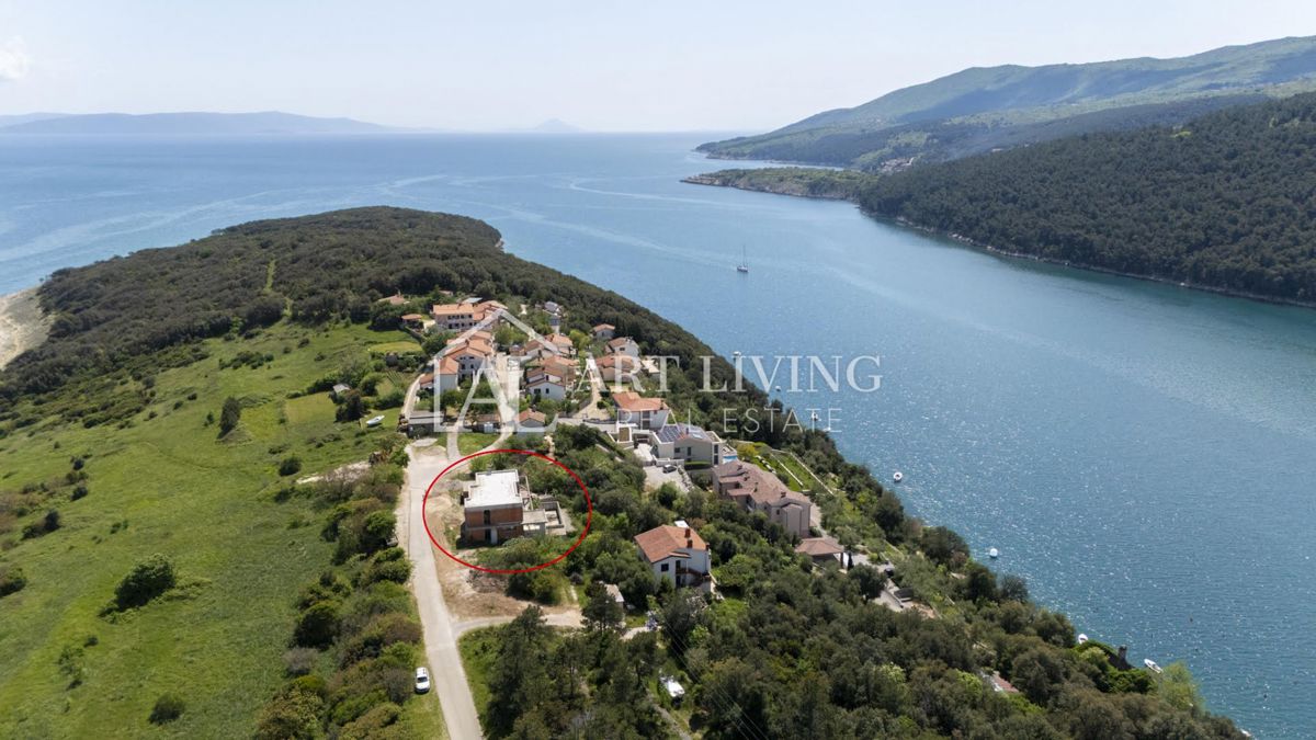 Istria, Labin, dintorni - attraente villa in fase di completamento in una posizione perfetta, a 80 m dal mare