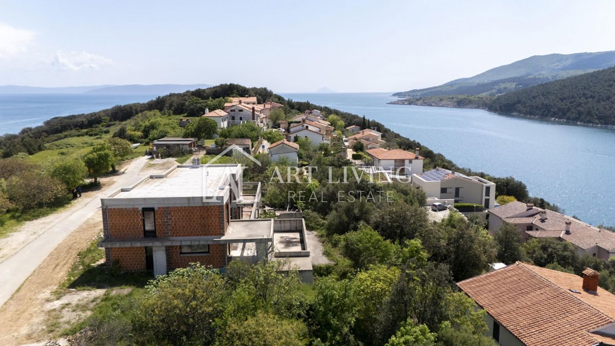 Istria, Labin, dintorni - attraente villa in fase di completamento in una posizione perfetta, a 80 m dal mare