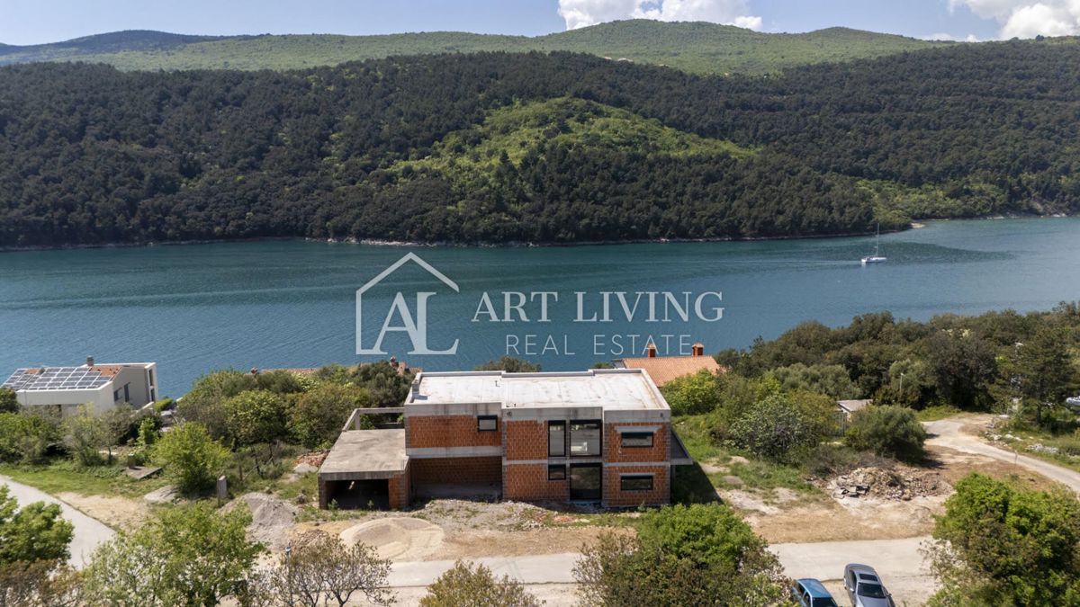 Istria, Labin, dintorni - attraente villa in fase di completamento in una posizione perfetta, a 80 m dal mare
