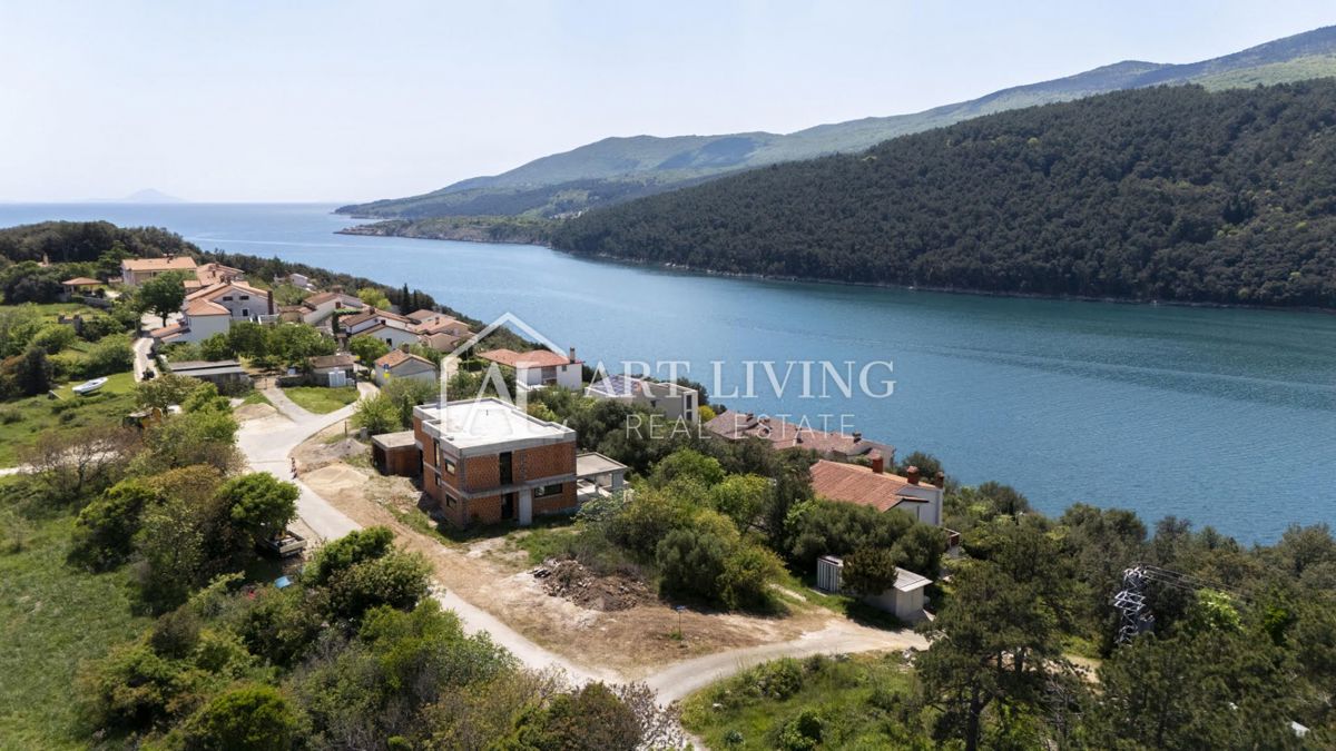 Istria, Labin, dintorni - attraente villa in fase di completamento in una posizione perfetta, a 80 m dal mare
