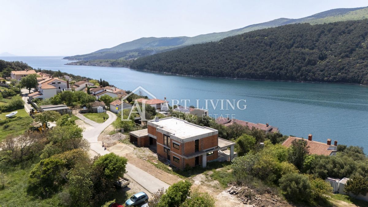 Istria, Labin, dintorni - attraente villa in fase di completamento in una posizione perfetta, a 80 m dal mare
