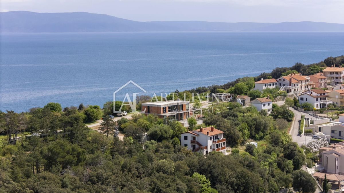 Istria, Labin, dintorni - attraente villa in fase di completamento in una posizione perfetta, a 80 m dal mare