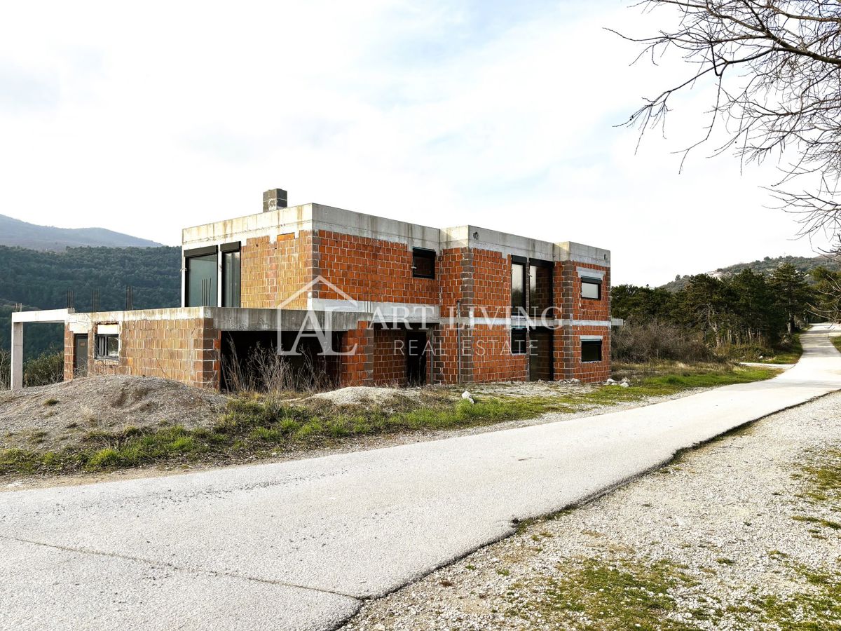 Istria, Labin, dintorni - attraente villa in fase di completamento in una posizione perfetta, a 80 m dal mare