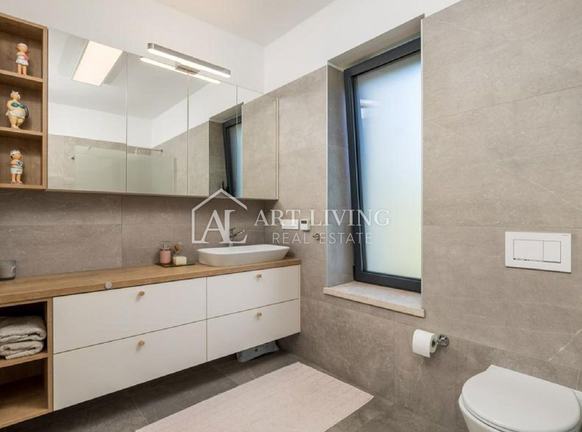 Istria, Parenzo, dintorni – lussuosa villa in pietra con piscina in stile istriano