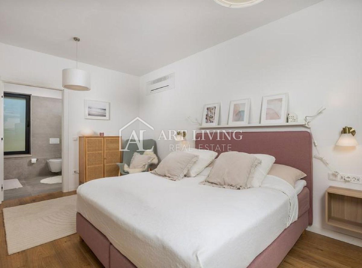 Istria, Parenzo, dintorni – lussuosa villa in pietra con piscina in stile istriano