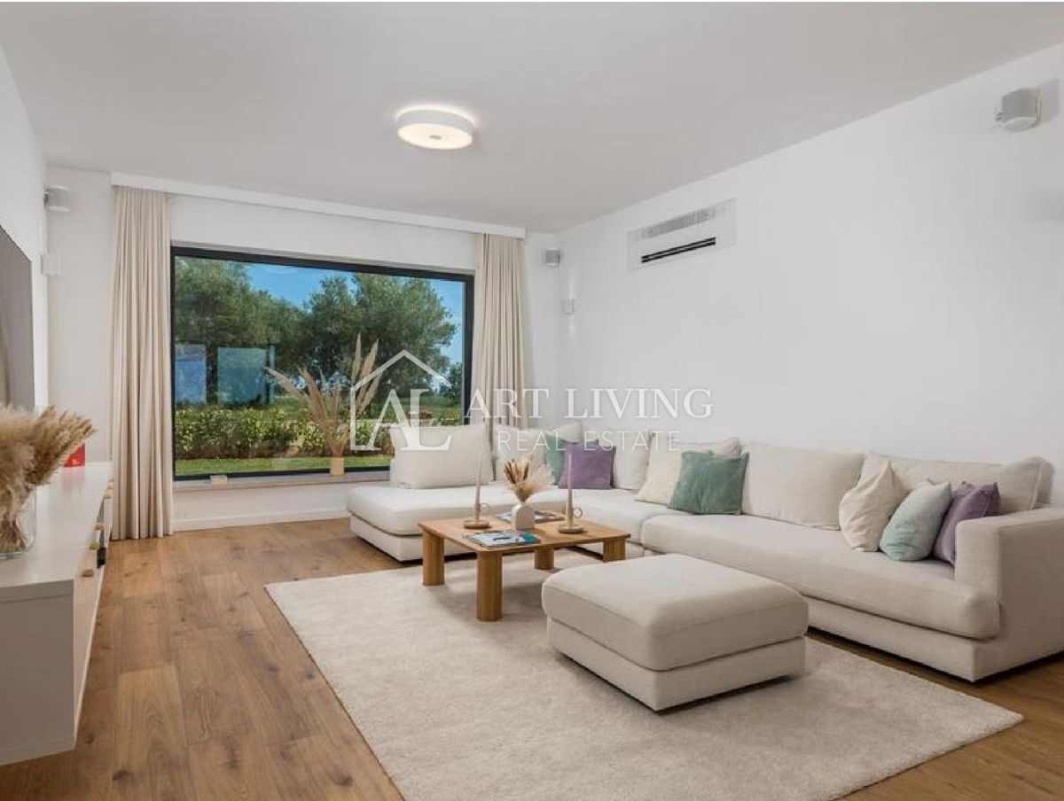 Istria, Parenzo, dintorni – lussuosa villa in pietra con piscina in stile istriano