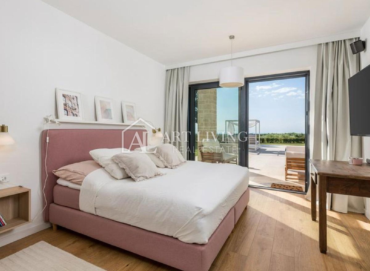 Istria, Parenzo, dintorni – lussuosa villa in pietra con piscina in stile istriano