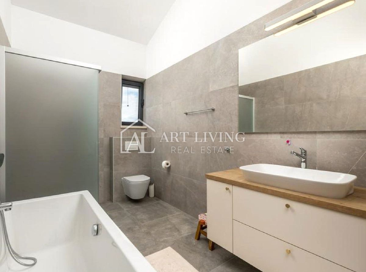 Istria, Parenzo, dintorni – lussuosa villa in pietra con piscina in stile istriano