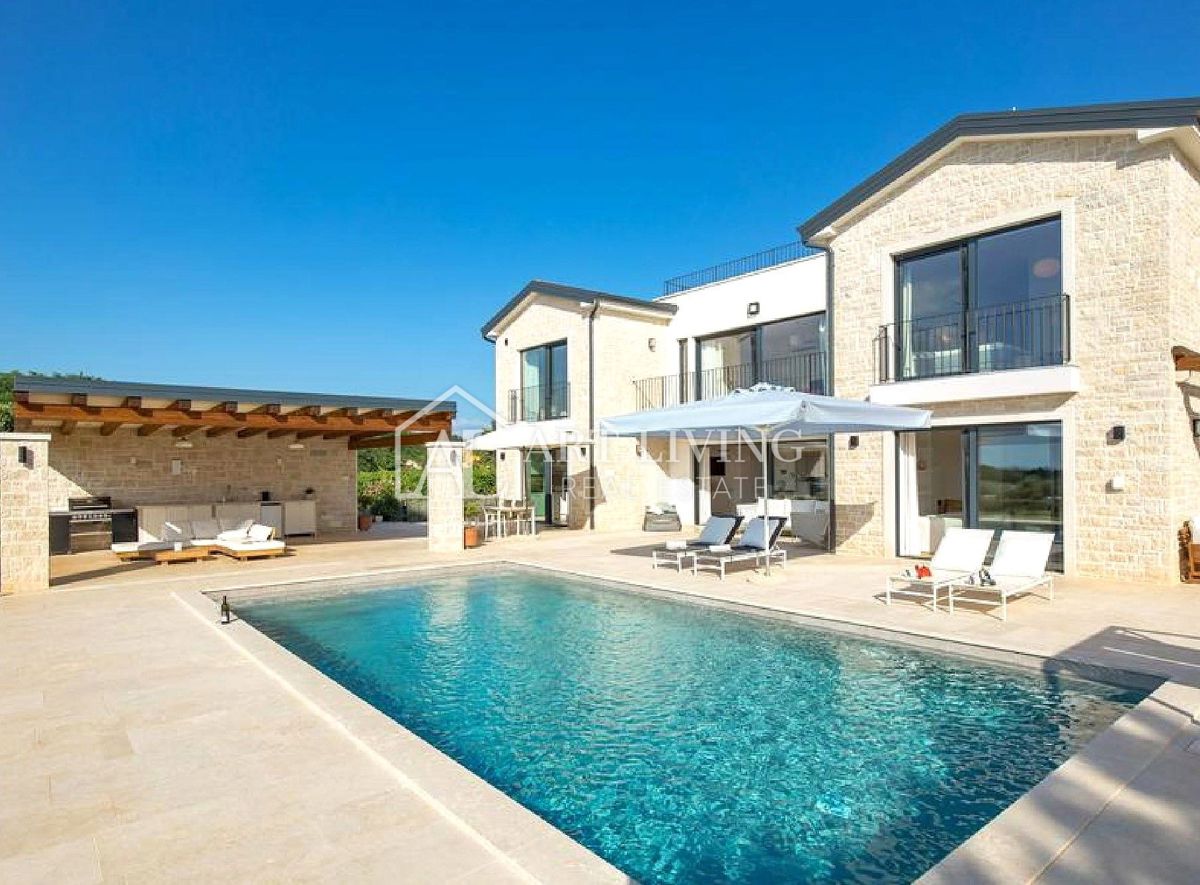 Istria, Parenzo, dintorni – lussuosa villa in pietra con piscina in stile istriano