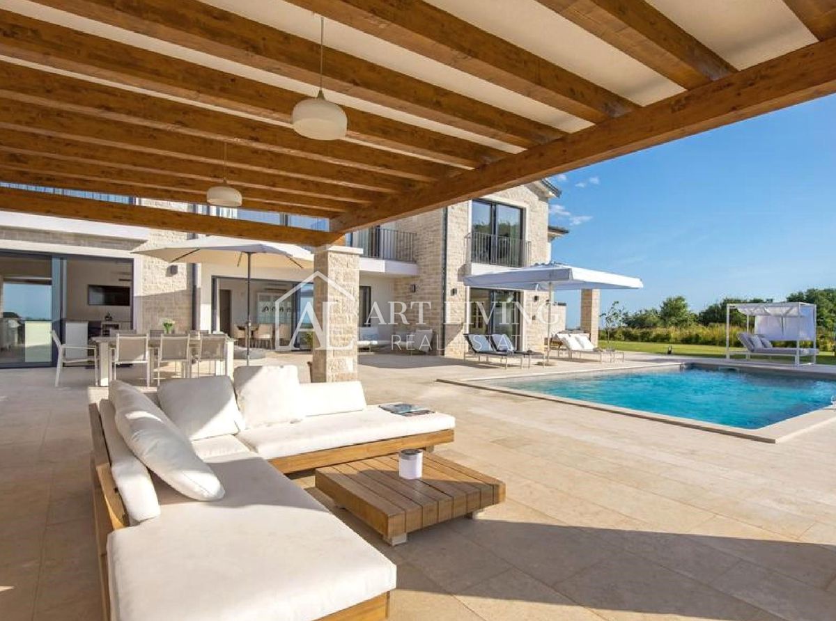 Istria, Parenzo, dintorni – lussuosa villa in pietra con piscina in stile istriano